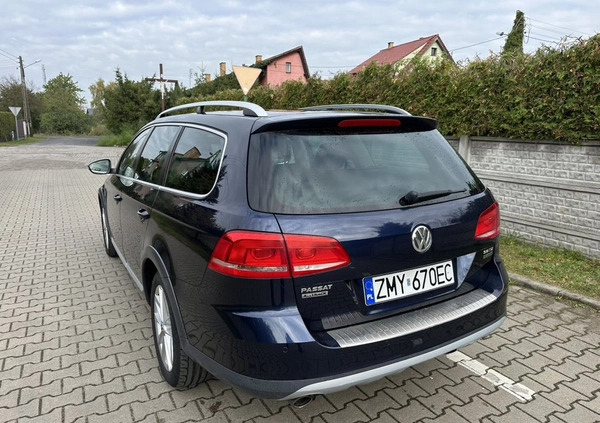 Volkswagen Passat cena 35500 przebieg: 253000, rok produkcji 2012 z Dębno małe 137